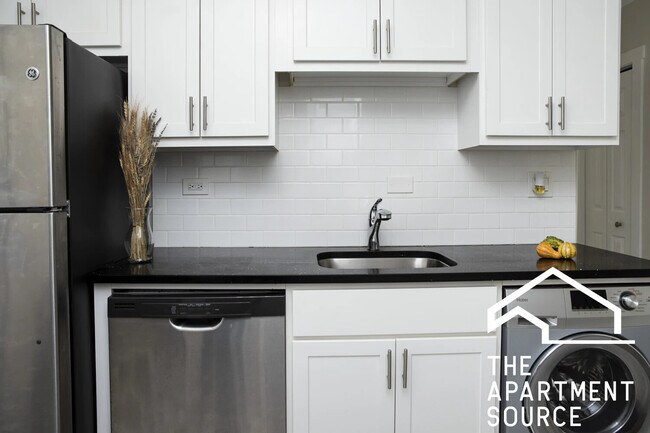 Photo - 1425 W Hutchinson St Unit 1