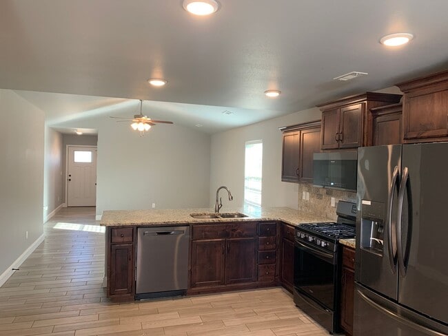 Photo - 6009 NW Hancock St