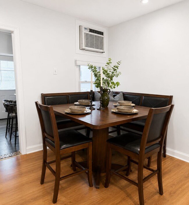 Photo - 3146 Mercer St
