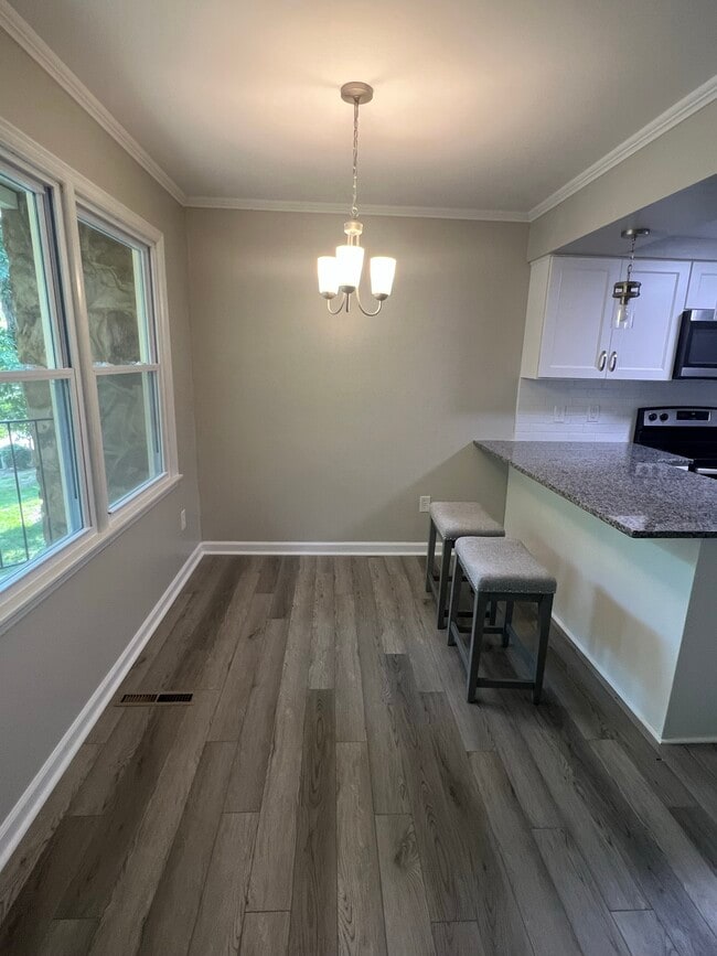 Photo - 3413 Stonehenge Sq