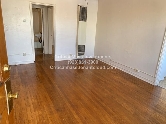 Photo - 403 W Oak St