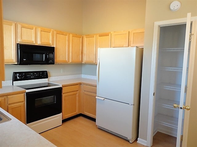 Photo - 7910 Palmaro Cir