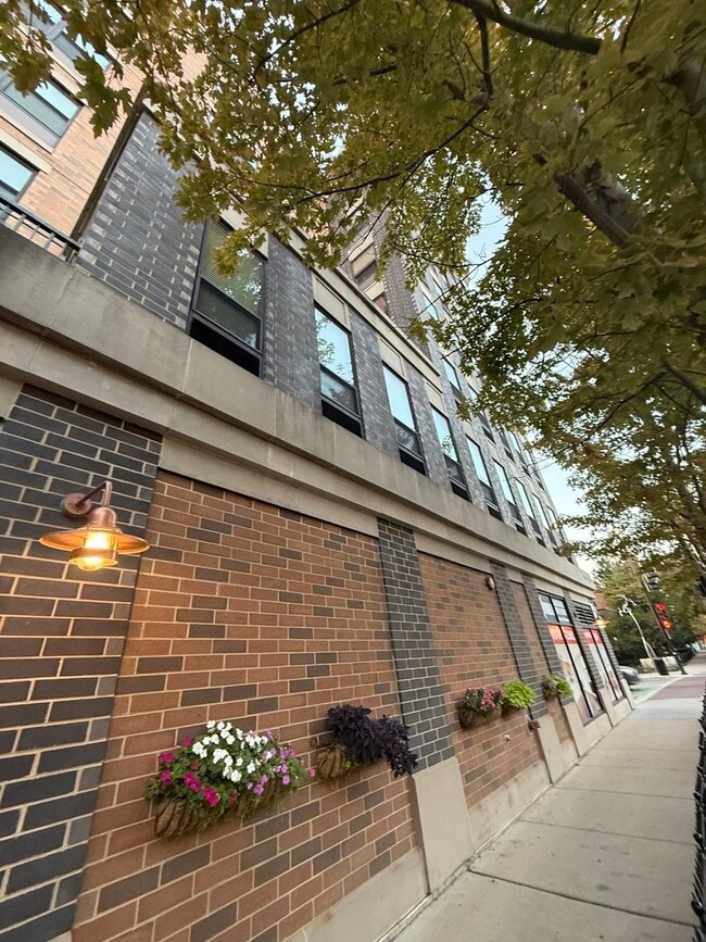 Photo - 1501 W Belmont Ave Unit 201