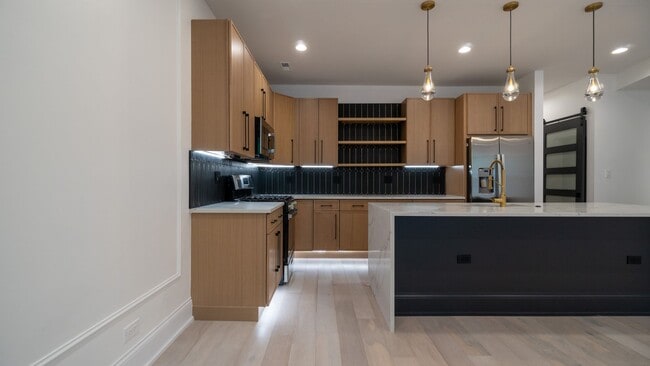 4747 N Beacon St Unit 4747 N Beacon Unit  2N