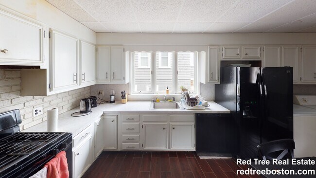 Building Photo - 14 Dow St Unit 2