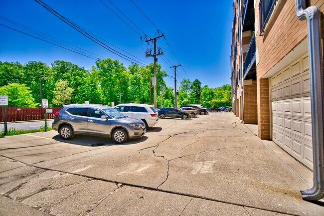 Photo - 6425 W Touhy Ave Unit 3B