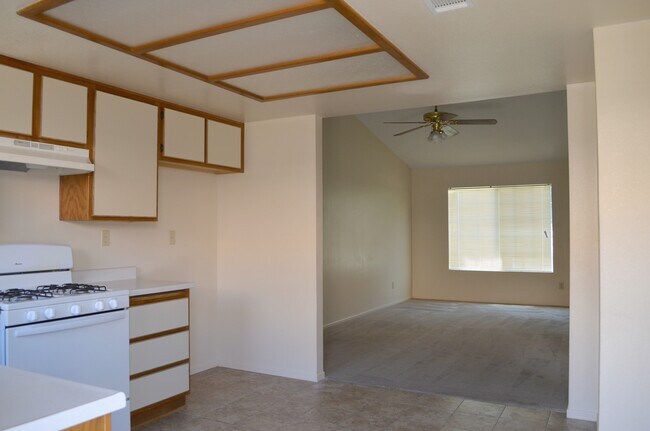 Photo - Desert Villas Apartments