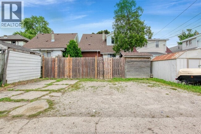 Photo - 1453 Marentette Ave