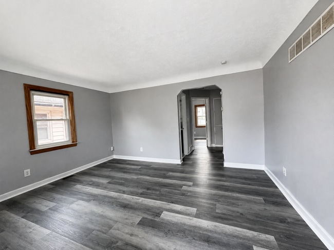 Photo - 1773 Russell Ave