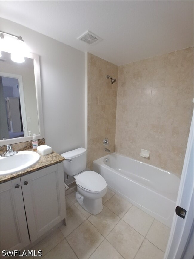 Building Photo - 20140 Estero Gardens Cir Unit 204