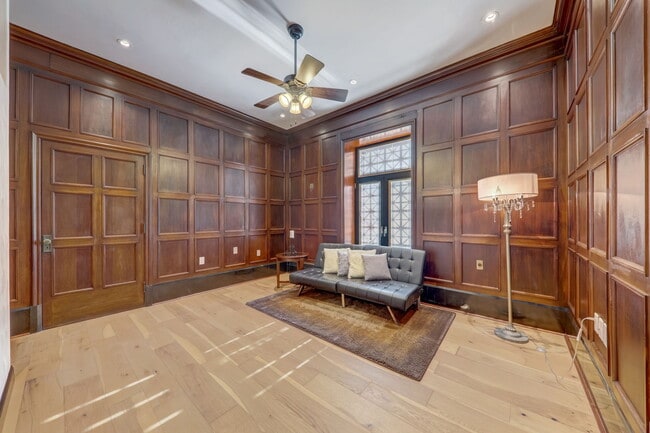 Photo - B on Lindell