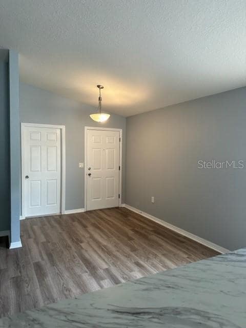 Photo - 327 Tanager St