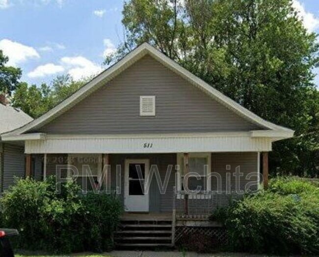 Building Photo - 511 E Indianapolis St Rental