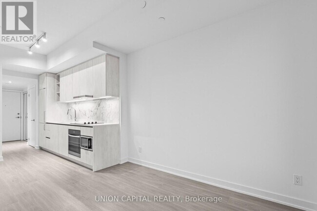 Photo - 8 Wellesley St W Unit 1007