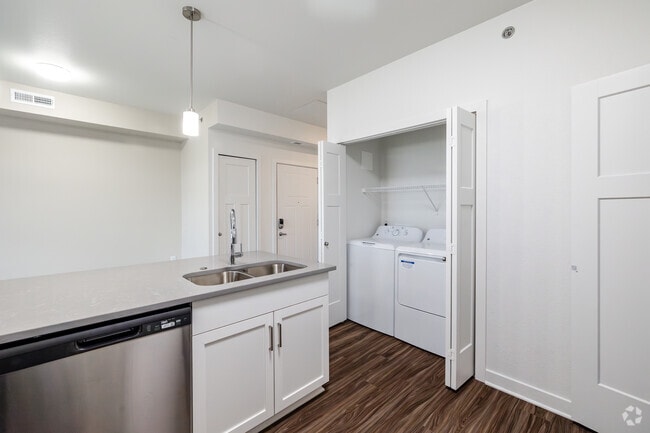 1BR, 1BA - 741SF - Laundry