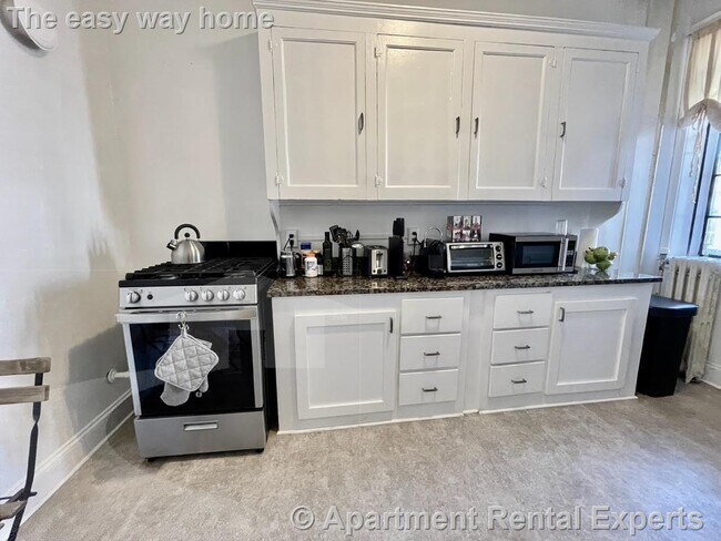 Building Photo - 71 Martin St