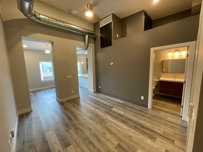 Photo - 2750 Lafayette Ave