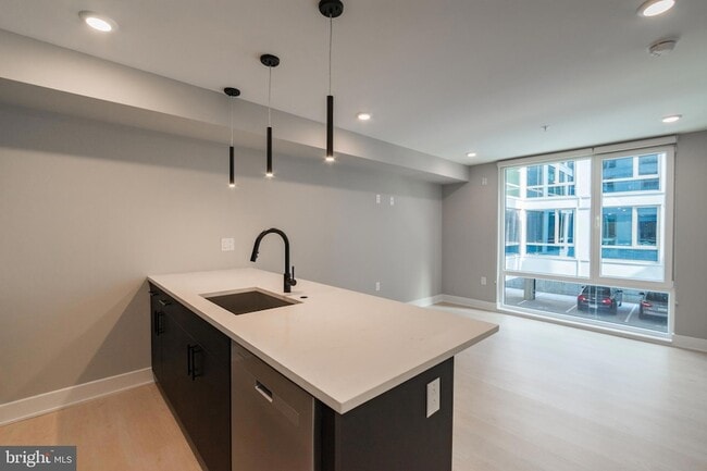 Building Photo - 6604 Ridge Ave Unit 402
