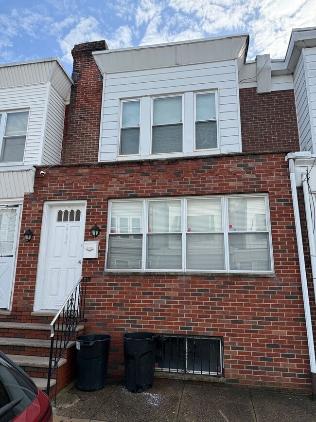 Photo - 6754 Linmore Ave