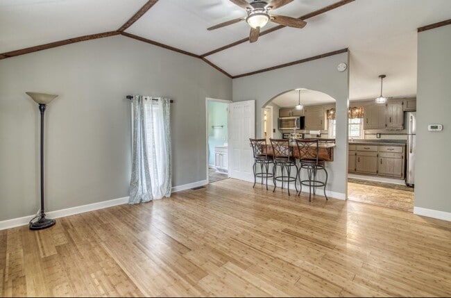 Photo - Cute Country Charmer – Bristol, VA  2 Bed ...