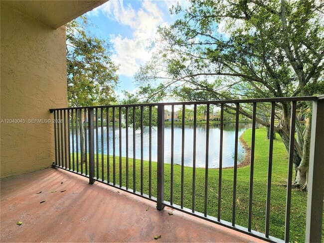 Building Photo - 251 Palm Cir W Unit 204