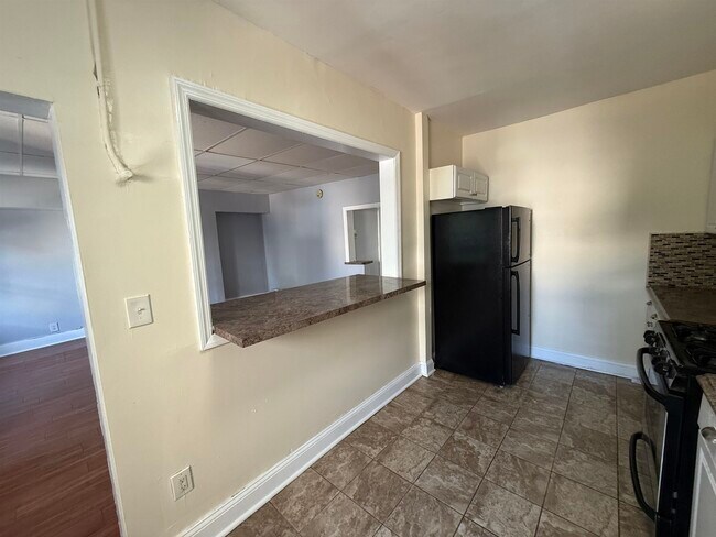 Photo - 42 Montrose Ave Unit 2