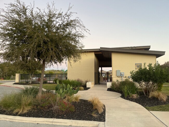 Photo - 2038 Rhesus Vw