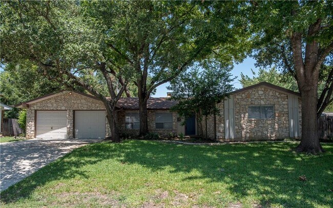 2902 Silverleaf Dr