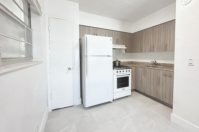 Building Photo - 999 W. Prospect Road Rental