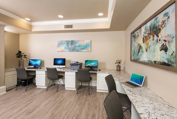 Villas On Hampton Avenue