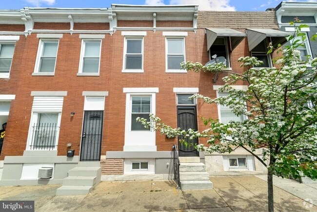 Building Photo - 2906 E Monument St Rental