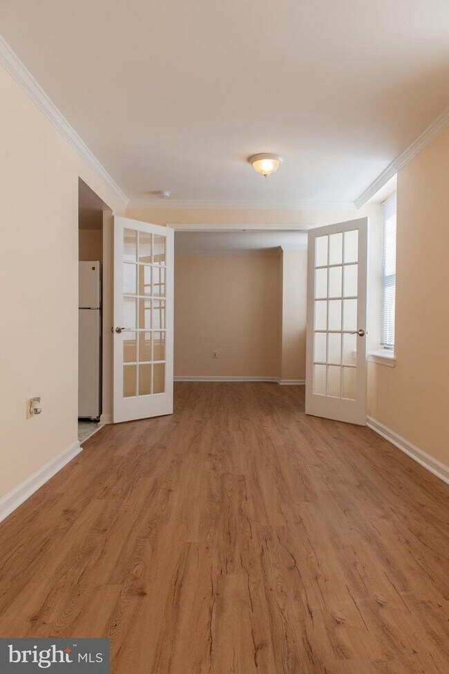 Living area - 1436 Meridian Plz NW Unit 203