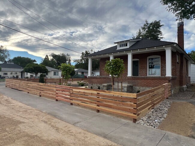 Photo - Beautiful 2-Bedroom House with Yard Unit 845