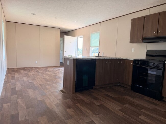 Photo - 833 Lovell Rd