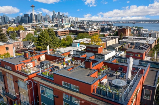 Building Photo - 327 W Olympic Pl Rental