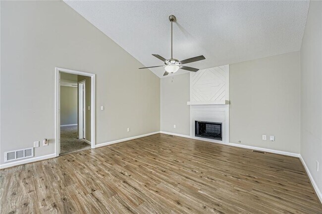 Photo - 1233 Waterton Trail