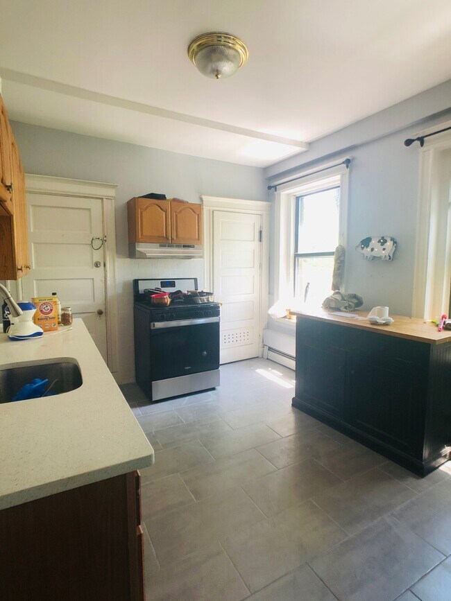 11 Royal St Unit 3