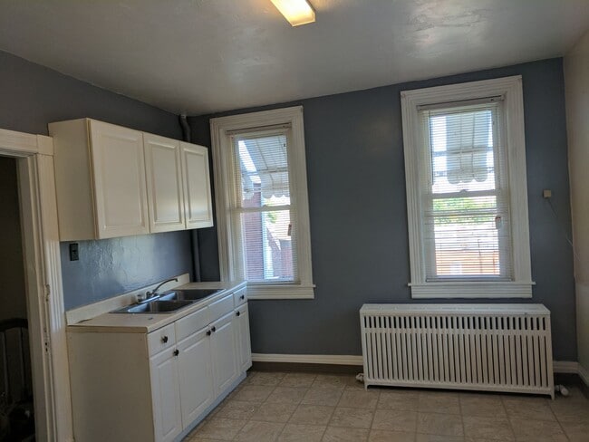 Building Photo - 3329 Ward St Unit 3