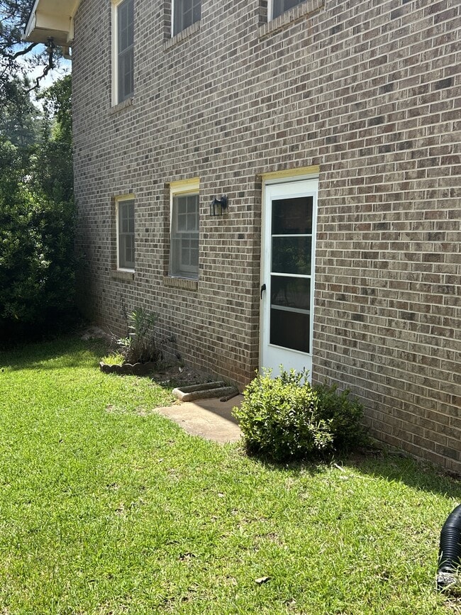 Building Photo - 1973 Wood Valley Rd