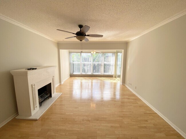 Photo - 2480 Juniper Dr Unit 204
