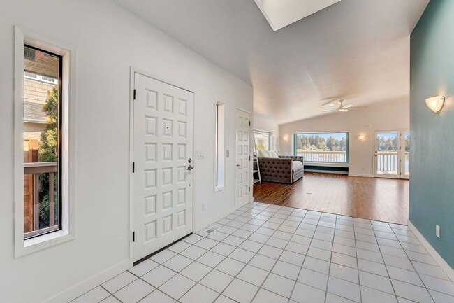Photo - a07-2025 Unit 9721 Upper plus garage