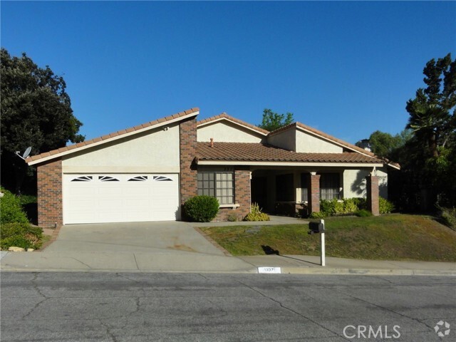 Building Photo - 337 Fox Hills Dr Rental