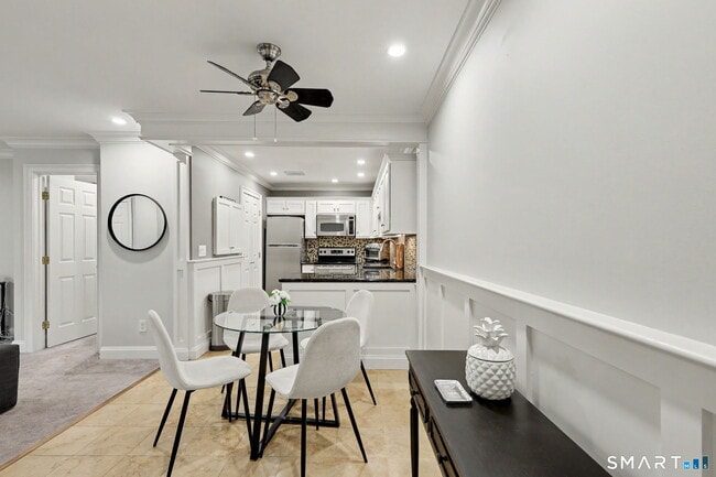Photo - 2289 Bedford St Unidad D7