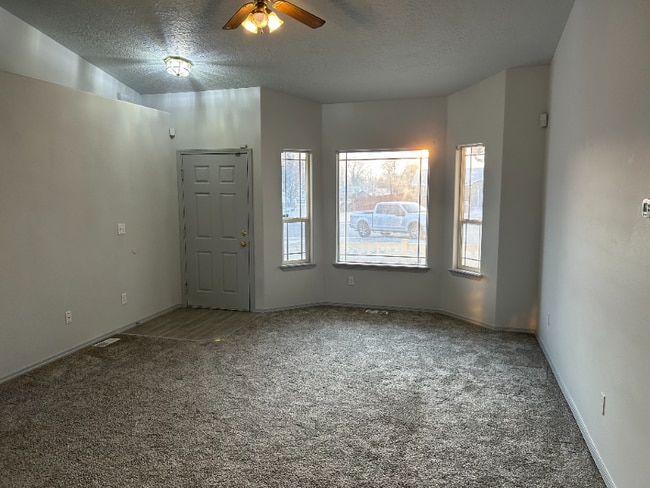 Photo - 607 Meadowbrook Dr