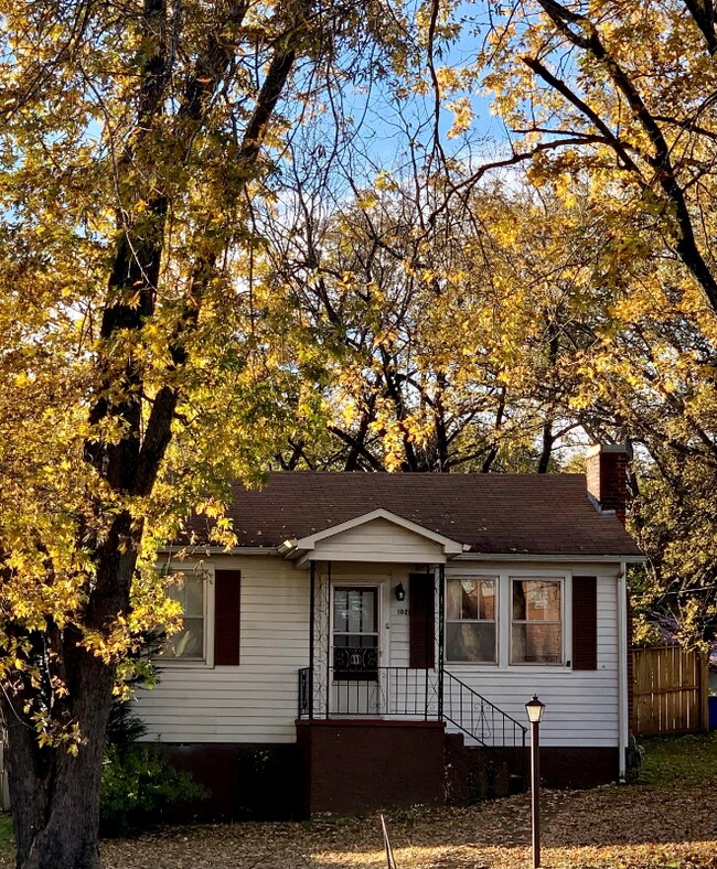 Photo - 1021 Military Rd