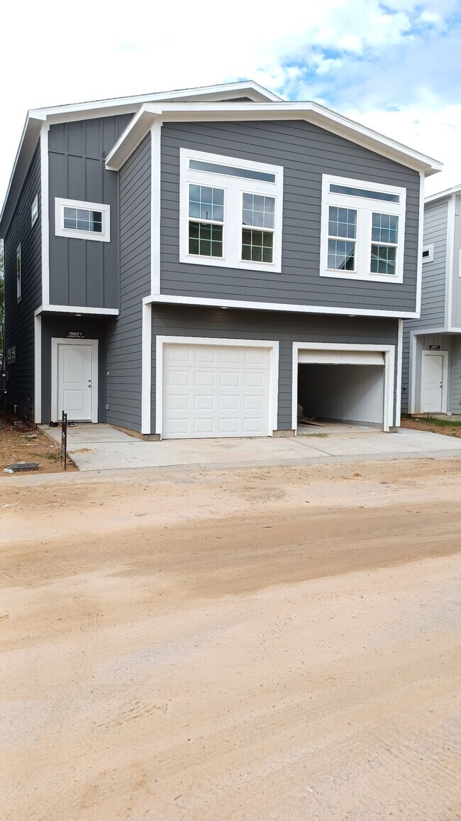 Photo - 18827 Luminescent Ln