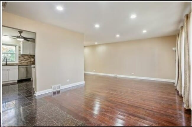 Photo - 812 S School St