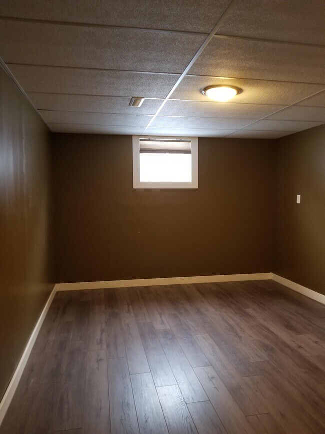 Photo - 2 Bed 1 Bath Unit in Olds, AB Unit Lower