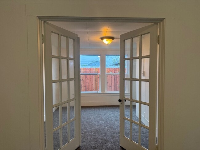 Building Photo - 2015 I St Unit 2017 I ST