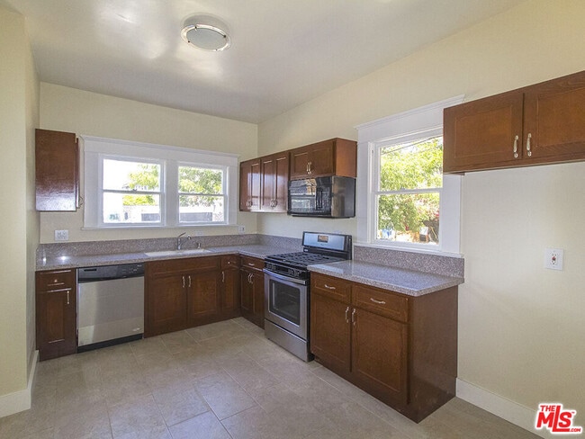 Photo - 1737 5th Ave